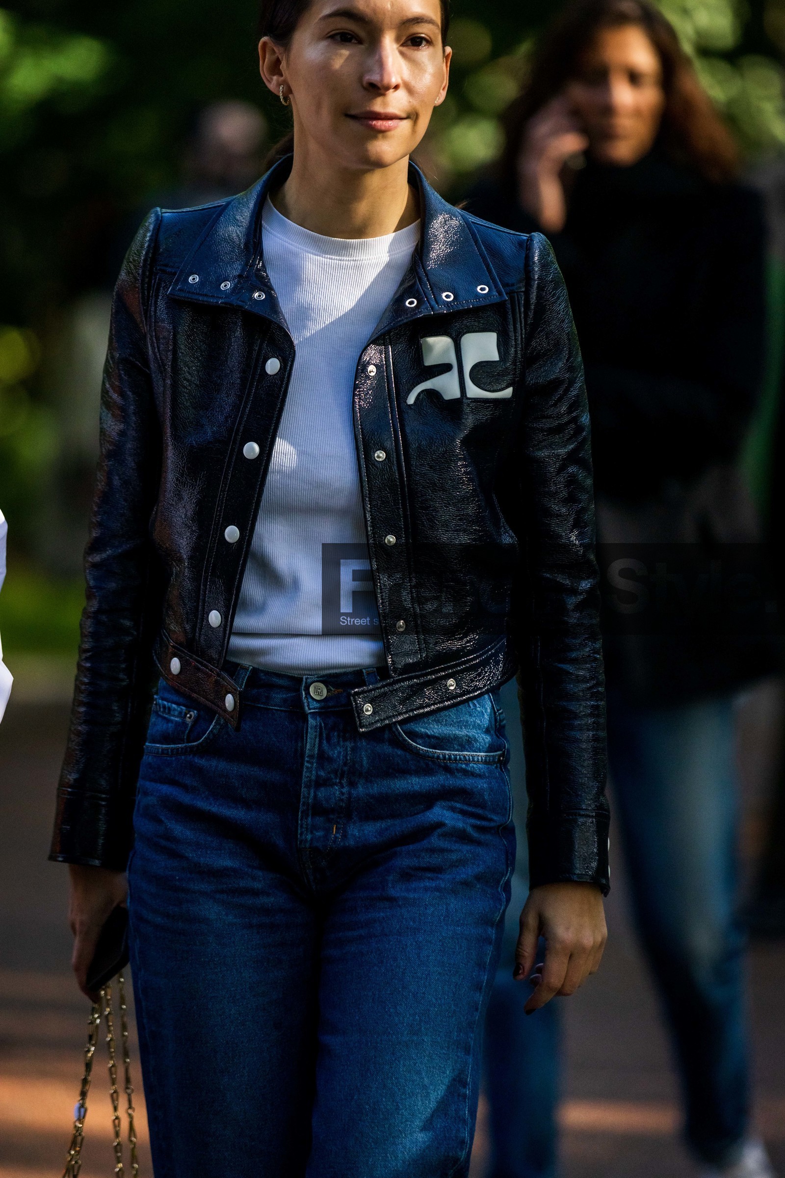 black jacket, blue denim, blue jean, Clara Cornet, courreges jacket, denim, jacket, jean, leather jacket, white top, street style, jonathan paciullo, FW, frenchystyle, fashion week, PFW, PARIS, SPRING SUMMER 2022, SS 22, vertical, atmosphere details