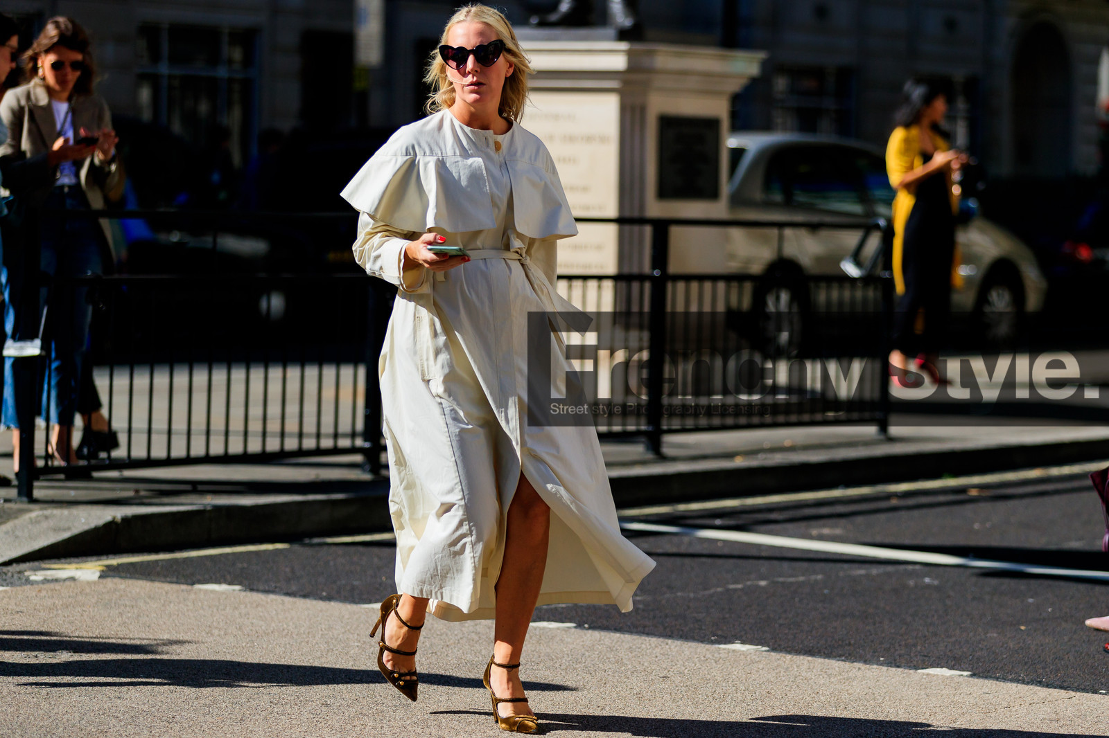 beige dress, brown shoes, leather shoes, sunglasses, velvet, fashion week, frenchystyle, FW, jonathan paciullo, street style, LFW, LONDON, SPRING SUMMER 2019, SS 19, atmosphere details, horizontal, full length