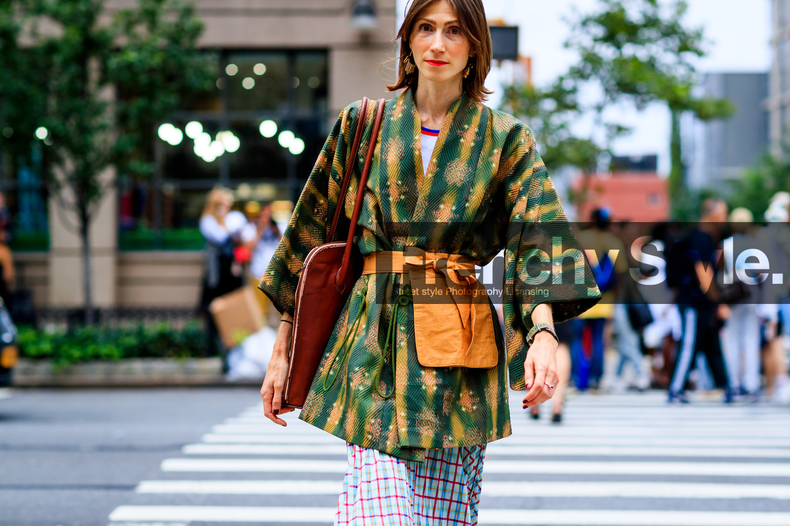 brown bag, brown belt, fanny pack, graphic jacket, green jacket, leather bag, leather belt, printed jacket, red lips, fashion week, frenchystyle, FW, jonathan paciullo, street style, NYFW, NEW YORK, SPRING SUMMER 2019, SS 19, atmosphere details, horizontal, detail