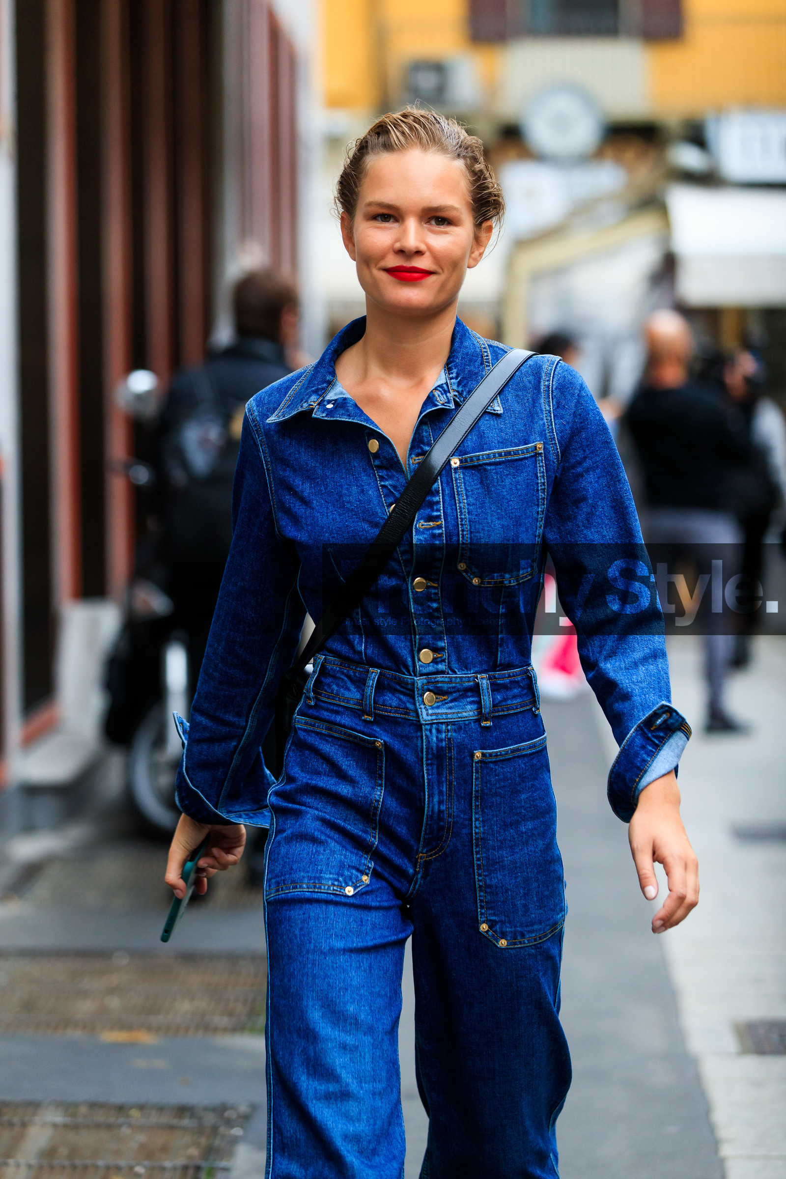 denim, denim jumpsuit, red lipstick, anna ewers, street style, jonathan paciullo, FW, frenchystyle, fashion week, MFW, MILAN, SPRING SUMMER 2021, SS 21, vertical, detail, model