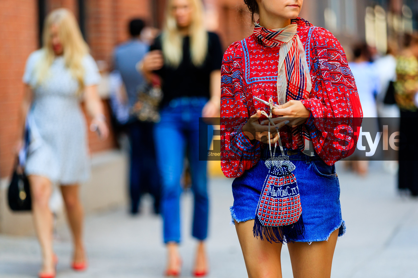 atmosphere details, blue denim, denim shorts, detail, fashion week, frenchystyle, FW, high waist, horizontal, jenny walton, jonathan paciullo, levi's, levi's strauss, NEW YORK, NYFW, printed bag, printed scarf, printed shirt, red shirt, scarf, SPRING SUMMER 2017, SS 17, street style, woman
