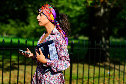 black bag, floral, flowers, graphic bag, headscarf, leather bag, multicolor dress, printed bag, printed scarf, fashion week, frenchystyle, FW, jonathan paciullo, street style, LFW, LONDON, SPRING SUMMER 2019, SS 19, atmosphere details, horizontal, detail