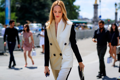 beige suit, black bag, blazer, graphic pants, graphic suit, leather bag, printed pants, trousers, fashion week, frenchystyle, FW, jonathan paciullo, street style, PFW, PARIS, horizontal, atmosphere details, detail, AUTUMN WINTER 2018-2019, FALL WINTER 2018-2019, FW 18-19