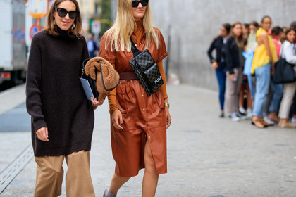 brown pullover, turtleneck pullover, turtleneck top, knit dress, knitwear, long pullover, beige pants, fur bag, leather total look, camel total look, furla bag, monogrammed bag, crossbody bag, camel leather dress, camel top, belted dress, short sleeves dress, mid long dress, black sunglasses, brown leather bag, fashion week, frenchystyle, FW, jonathan paciullo, street style, MFW, MILAN, SPRING SUMMER 2020, SS 20