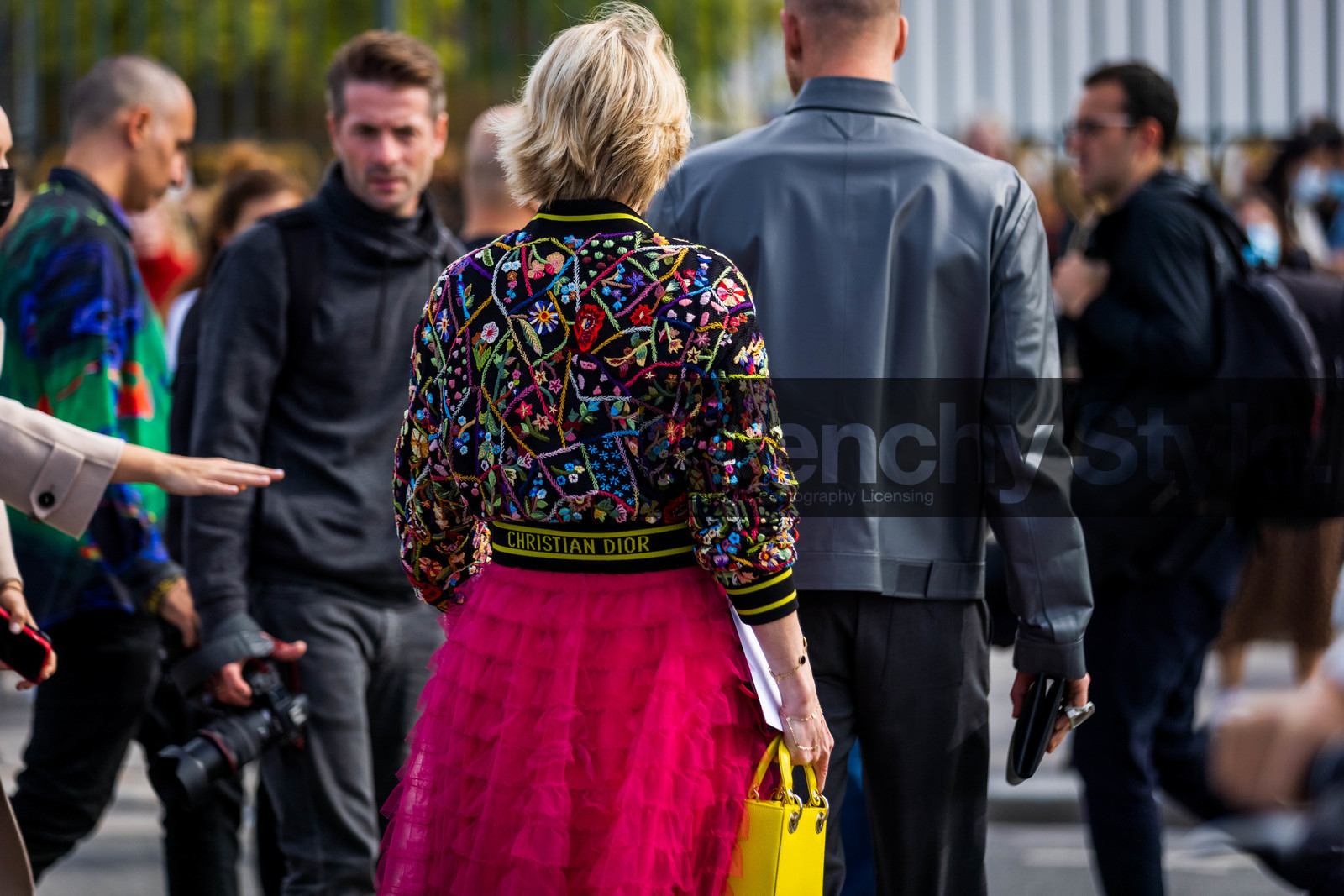 back detail, bag, color, dior bag, dior jacket, embroidered jacket, embroidery, flower print, fluo pink skirt, jacket, leather bag, multicolor, print, printed jacket, ruffles skirt, skirt, tulle skirt, yellow bag, fashion week, frenchystyle, FW, jonathan paciullo, street style, PFW, PARIS, SPRING SUMMER 2022, SS 22, horizontal, atmosphere details