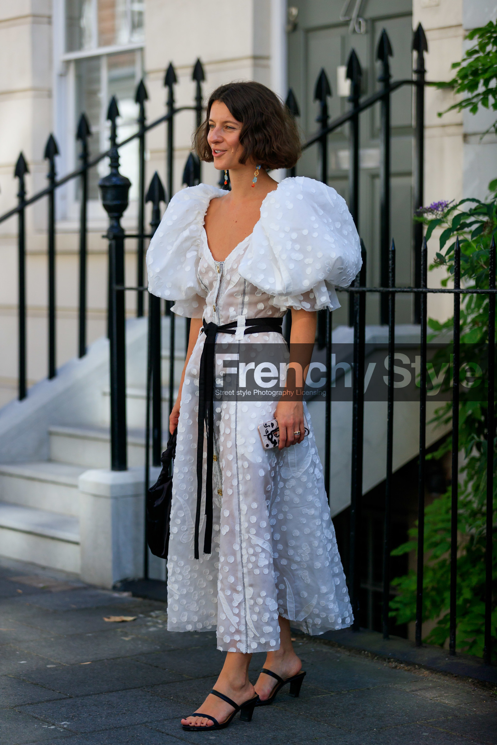 black and white look, white dress, balloon sleeves, taffeta dress, polka dots dress, button dress, black belt, black leather sandals, black leather slippers, kitten heel sandals, bottega veneta bag, satin bag, long dress, multicolor earrings, strassed earrings, fashion week, frenchystyle, FW, jonathan paciullo, street style, vertical, full length