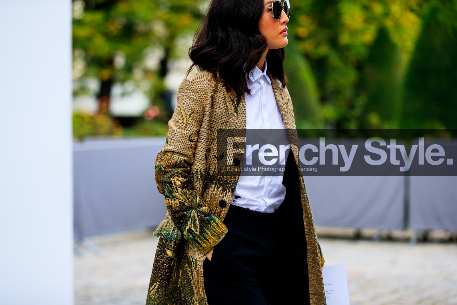 atmosphere details, beige coat, black pants, detail, embroidered coat, fashion week, floral, flowers, frenchystyle, FW, graphic jacket, horizontal, jonathan paciullo, nicole warne, PARIS, PFW, printed jacket, SPRING SUMMER 2018, SS 18, street style, sunglasses, trousers, white shirt