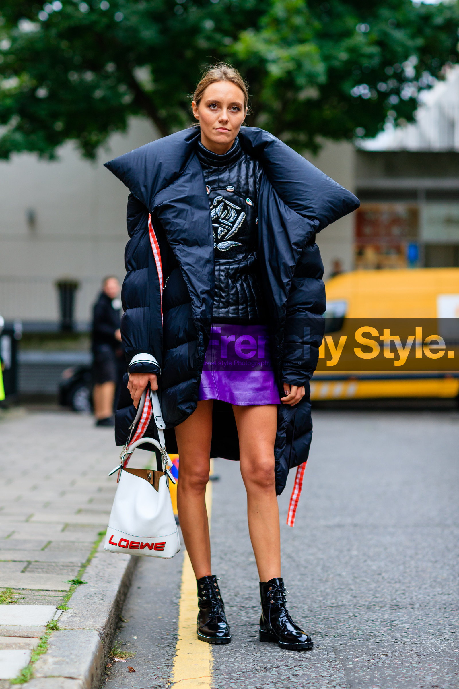 black boots, black coat, down jacket, fashion week, frenchystyle, full length, FW, jonathan paciullo, leather bag, leather boots, leather shoes, leather skirt, LFW, loewe, LONDON, oversize, printed bag, purple skirt, SPRING SUMMER 2017, SS 17, street style, vertical, white bag, woman