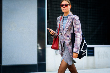 atmosphere details, blazer, checked jacket, checked skirt, detail, fashion week, frenchystyle, FW, graphic jacket, grey skirt, horizontal, jonathan paciullo, leather bag, longchamp, model, NEW YORK, NYFW, pink jacket, plaid, red bag, SPRING SUMMER 2018, SS 18, street style, sunglasses, tote bag, vera van erp