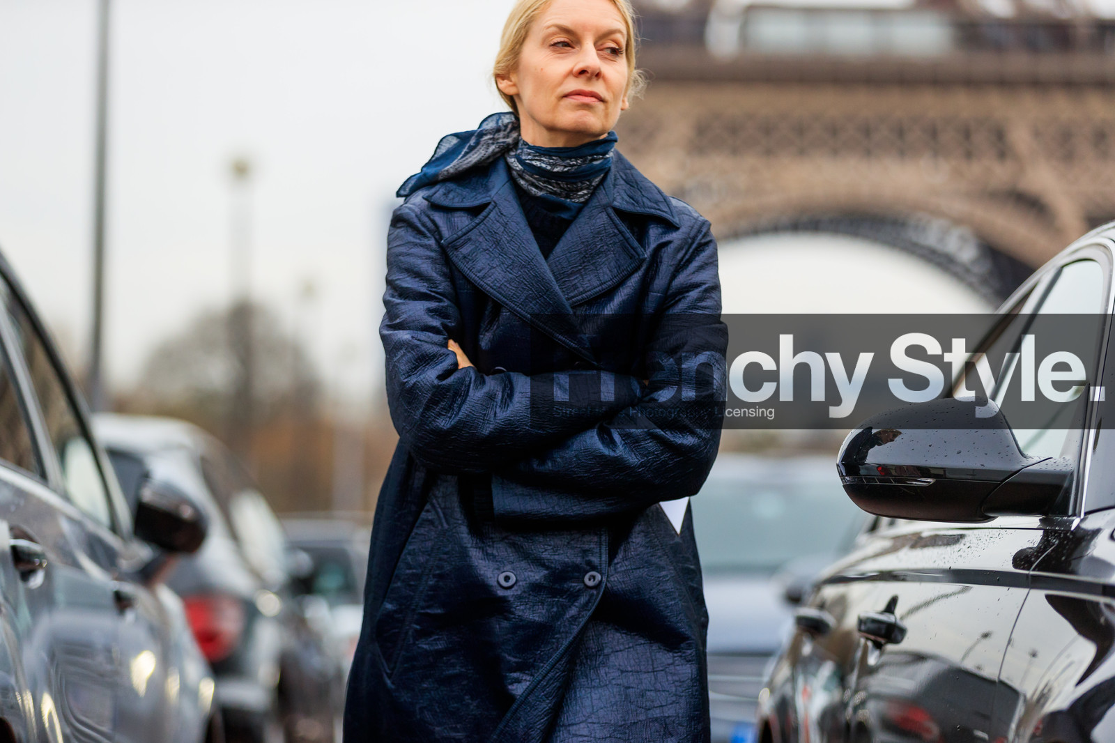 atmosphere details, AUTUMN WINTER 2017-2018, AW 17-18, black coat, black pants, black sweater, detail, FALL WINTER 2017-2018, fashion week, frenchystyle, FW, FW 17-18, horizontal, jonathan paciullo, PARIS, PFW, scarf, street style, suzanne koller, tone on tone, total look black