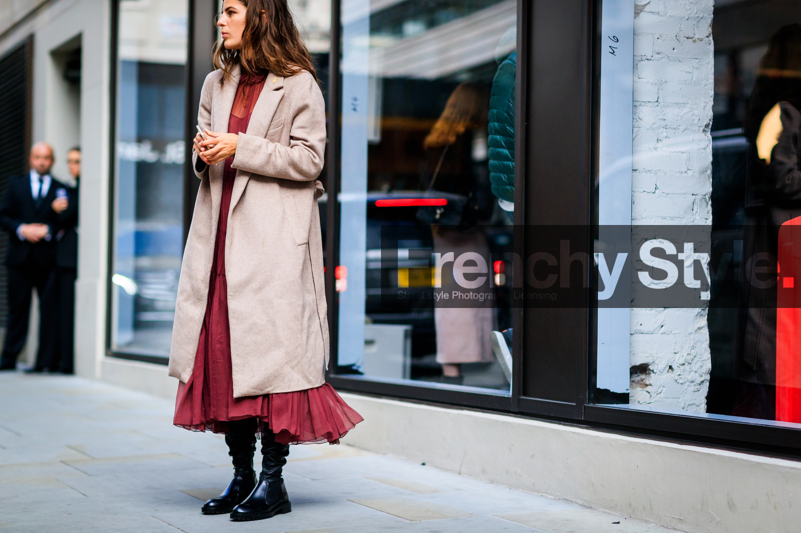 atmosphere details, beige coat, black shoes, detail, fashion week, frenchystyle, FW, high boots, horizontal, jonathan paciullo, leather shoes, LFW, LONDON, red dress, SPRING SUMMER 2018, SS 18, street style