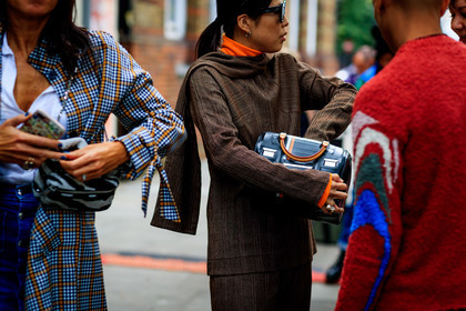 black bag, brown dress, graphic bag, leather bag, printed bag, sunglasses, fashion week, frenchystyle, FW, jonathan paciullo, street style, LFW, LONDON, SPRING SUMMER 2019, SS 19, atmosphere details, horizontal, detail
