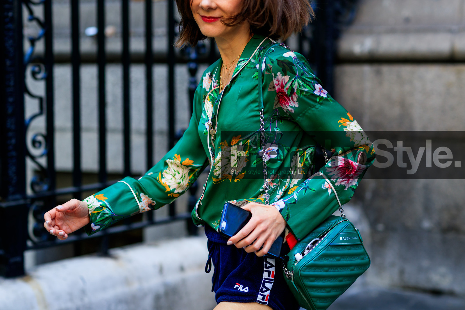 balenciaga, blue shorts, fila, floral, flowers, green bag, green shirt, iphone, leather bag, printed shirt, fashion week, frenchystyle, FW, jonathan paciullo, street style, LFW, LONDON, SPRING SUMMER 2019, SS 19, atmosphere details, horizontal, detail