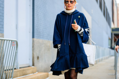 atmosphere details, AUTUMN WINTER 2017-2018, AW 17-18, blue dress, detail, FALL WINTER 2017-2018, fashion week, frenchystyle, FW, FW 17-18, hood, horizontal, jonathan paciullo, leather bag, NEW YORK, NYFW, street style, striped sweater, sunglasses, sweater dress, white bag, white sweater