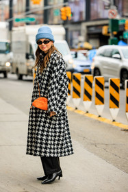 orange crossbody, leather crossbody bag, mini crossbody, black sunglasses, blue beanie, knitted, beanie, gucci earrings, black pants, black bottines, black and white coat, black turtleneck, Allegra shaw, street style, jonathan paciullo, FW, frenchystyle, fashion week, NYFW, NEW YORK, AUTUMN WINTER 2022-2023, FALL WINTER 2022_2023, FW 22-23, vertical, full length