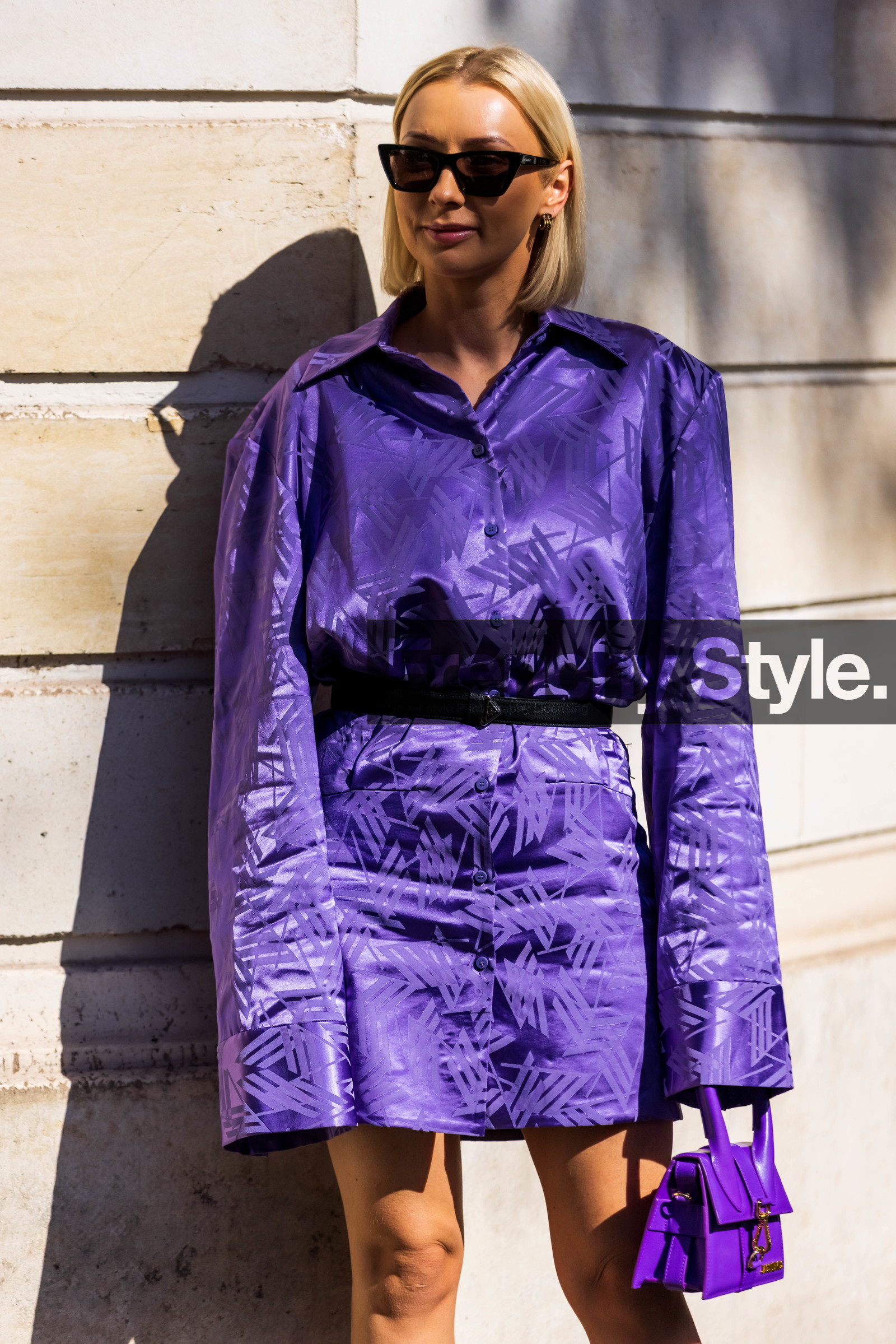 attico dress, bag, belt, black belt, black sunglasses, chiquito bag, color, dress, jacquemus bag, Justyna Czerniak, leather bag, prada belt, printed dress, purple bag, purple dress, sandals, short dress, sunglasses, street style, jonathan paciullo, FW, frenchystyle, fashion week, PFW, PARIS, SPRING SUMMER 2022, SS 22, vertical, atmosphere details