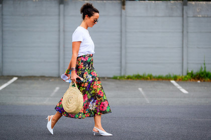beige bag, floral, flowers, graphic skirt, leather bag, leather shoes, multicolor skirt, printed skirt, sunglasses, white shoes, white t shirt, fashion week, frenchystyle, FW, jonathan paciullo, street style, PFW, PARIS, atmosphere details, horizontal, full length, AUTUMN WINTER 2018-2019, FALL WINTER 2018-2019, FW 18-19