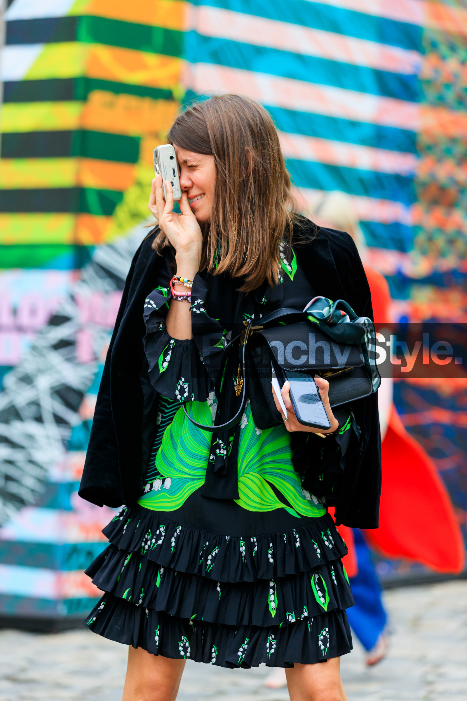 julia gall, black dress, green dress, floral printed dress, ruffle dress, long sleeves dress, mini dress, black leather bag, lucky charm bracelet, multicolor bracelet, lavalliere collar, fashion week, frenchystyle, FW, jonathan paciullo, street style, PFW, PARIS, SPRING SUMMER 2020, SS 20, horizontal, atmosphere details, detail