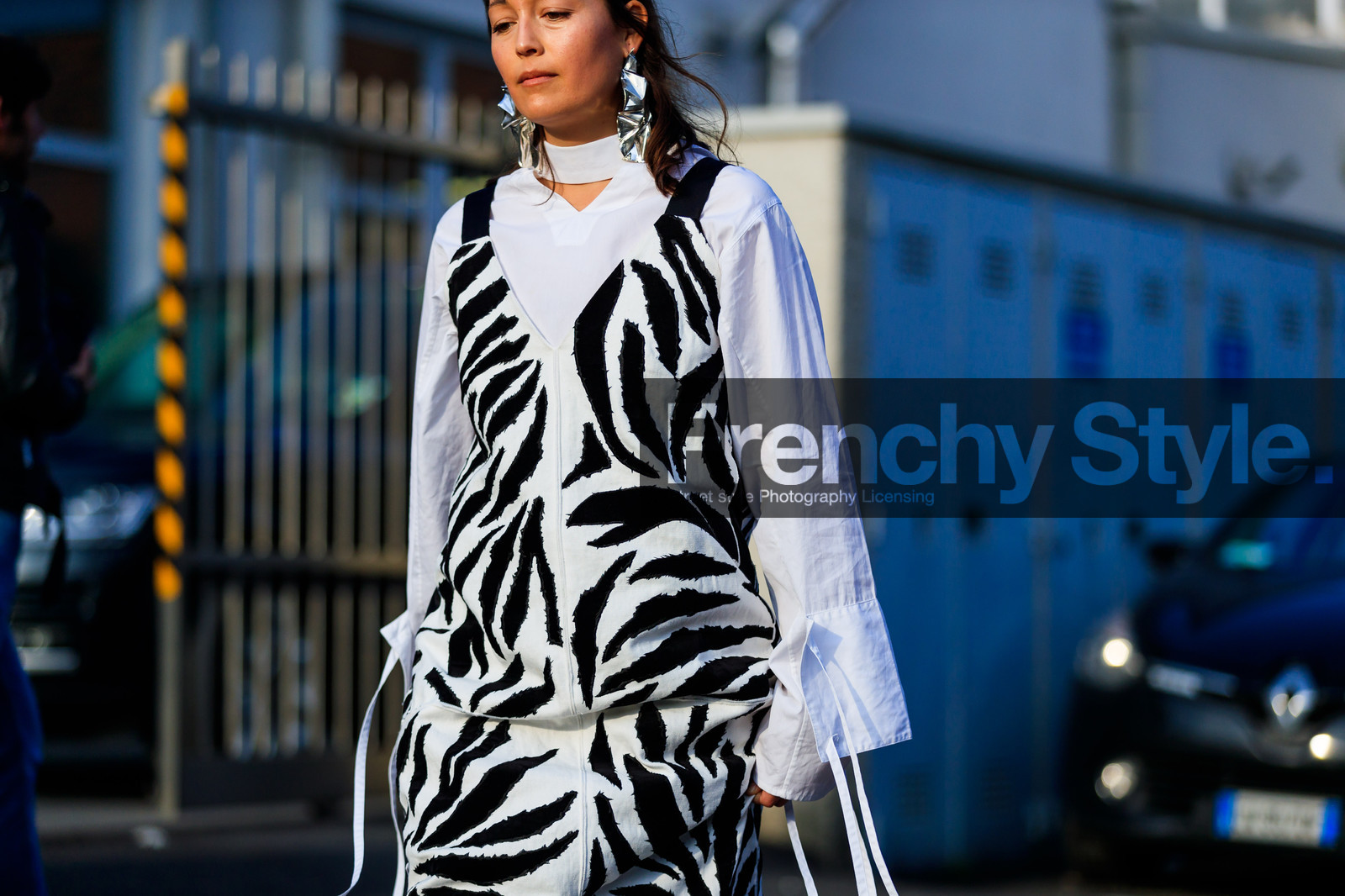 atmosphere details, AUTUMN WINTER 2017-2018, AW 17-18, black and white, detail, earrings, FALL WINTER 2017-2018, fashion week, frenchystyle, FW, FW 17-18, horizontal, jonathan paciullo, MFW, MILAN, oversize, printed dress, rachael wang, street style, white shirt, zebra