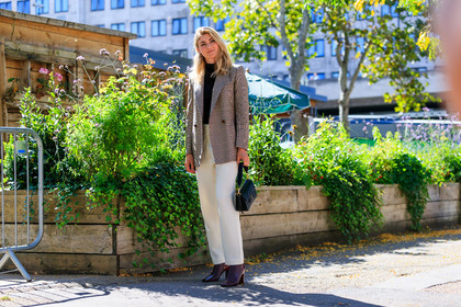 wandler bag, black leather bag, hand bag, brown checked jacket, checked jacket, black top, turtleneck top, white jeans, cropped flare jeans, cropped jeans, brown leather boots, squared toed shoes, fashion week, frenchystyle, FW, jonathan paciullo, street style, atmosphere details, horizontal, full length