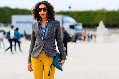 atmosphere details, blazer, blue shirt, checked jacket, coach, detail, emerald, fashion week, frenchystyle, FW, green bag, grey jacket, horizontal, jonathan paciullo, leather bag, necklace, PARIS, PFW, SPRING SUMMER 2017, SS 17, street style, sunglasses, trousers, yellow pants