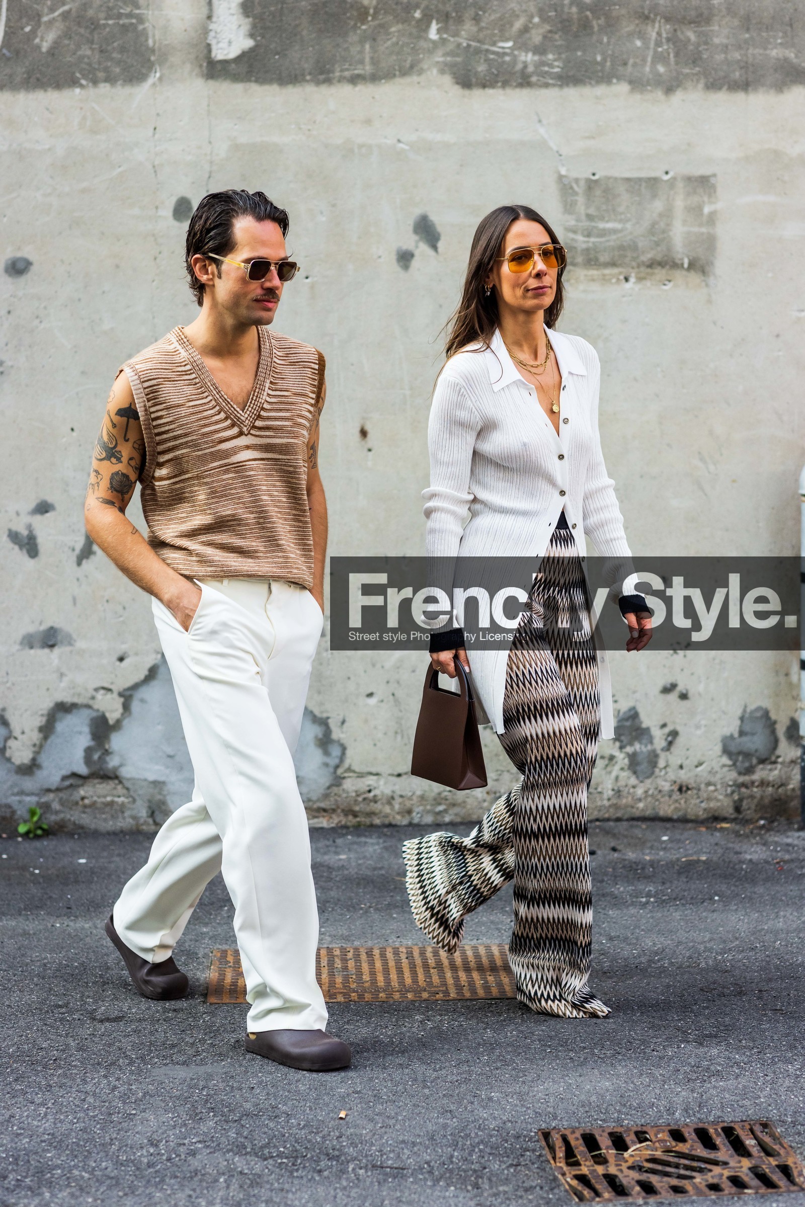 Alice Barbier, beige knit, beige pants, brown bag, brown clog, couple, duo, fluid pants, Jean-Sebastien Roques, knitted pants, leather bag, missoni look, orange sunglasses, printed pants, ribbed cardigan, sleveless knit, striped knit, sunglasses, white cardigan, white pants, v-neck knit, fashion week, frenchystyle, FW, jonathan paciullo, street style, MFW, MILAN, SPRING SUMMER 2022, SS 22, vertical, full length, menswear