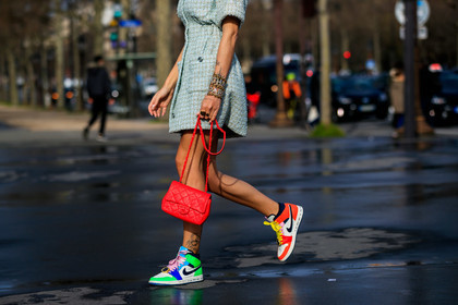 hera pradel, red polish bag, quilted bag, nike shoes, green sneakers, red sneakers, blue sneakers, multicolor sneakers, tatoo, close up detail, bag detail, shoes detail, strassed bangle, strassed bracelet, big bangle, big bracelet, golden chain bracelet, light blue skirt, checked skirt, mini skirt, tweed skirt, chanel bag, chanel bracelet, chanel skirt, fashion week, frenchystyle, FW, jonathan paciullo, street style, PFW, PARIS, horizontal, atmosphere details, detail