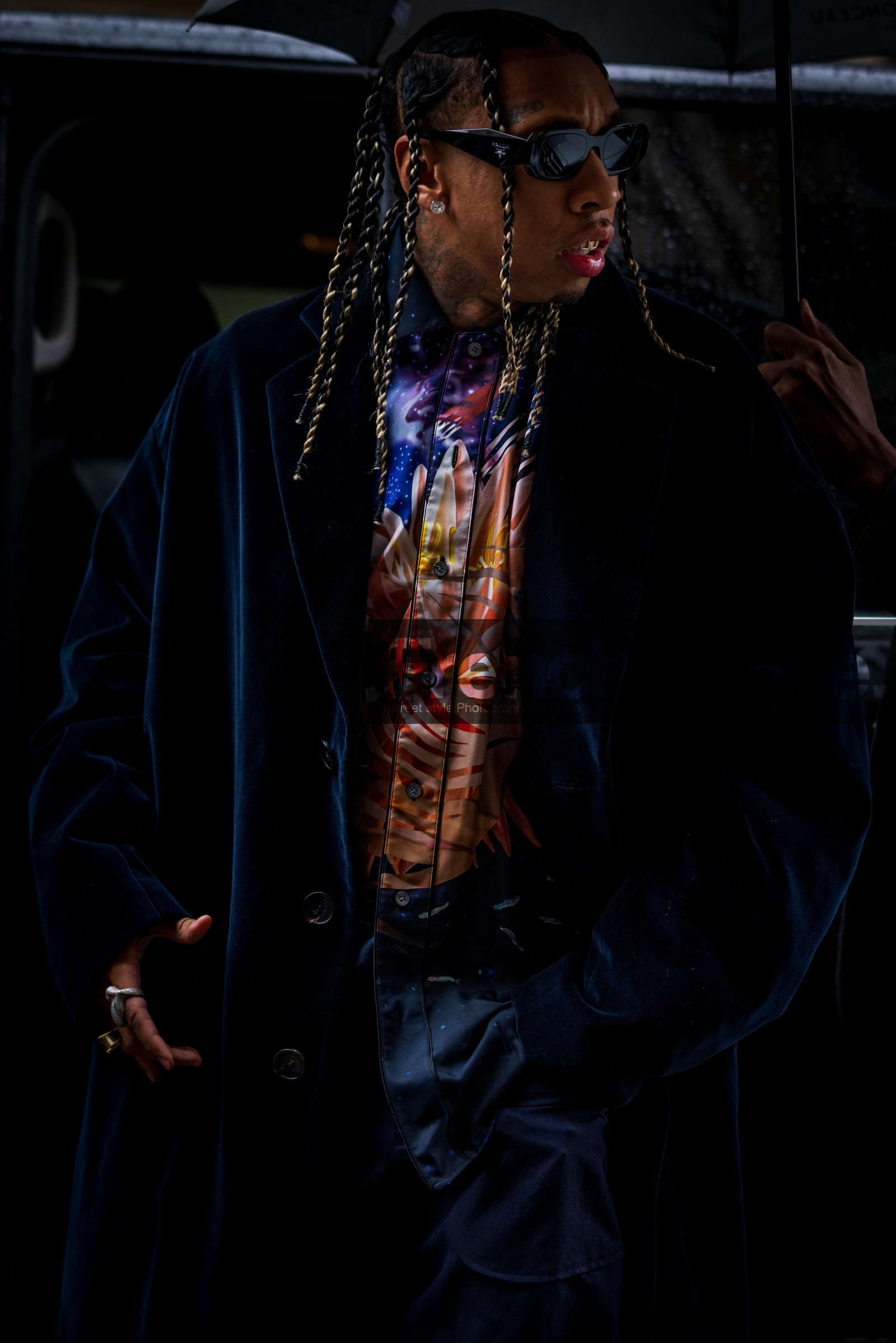 black sunglasses, coat, color, menswear, multicolor, navy coat, navy shirt, orange shirt, printed shirt, ring, shirt, sunglasses, Tyga, velvet coat, fashion week, frenchystyle, FW, jonathan paciullo, street style, PFW, PARIS, SPRING SUMMER 2022, SS 22, vertical, atmosphere details