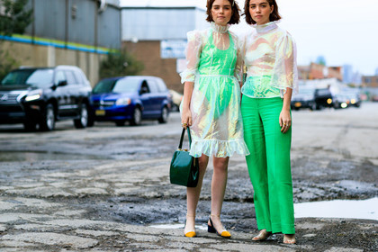 green bag, green pants, green swimsuit, high heels, leather bag, leather shoes, molly and reese blustein, see through, shiny top, trousers, white dress, white top, street style, jonathan paciullo, FW, frenchystyle, fashion week, NYFW, NEW YORK, SPRING SUMMER 2019, SS 19, atmosphere details, horizontal, detail