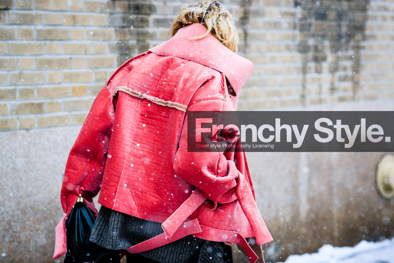 atmosphere details, AUTUMN WINTER 2017-2018, AW 17-18, black bag, detail, FALL WINTER 2017-2018, fashion week, frenchystyle, FW, FW 17-18, horizontal, jonathan paciullo, leather bag, NEW YORK, NYFW, oversize, pink coat, street style