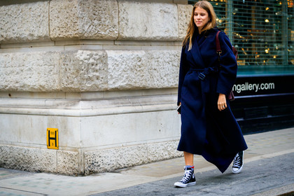 black shoes, black sneakers, converse, leather shoes, monica ainley, navy coat, street style, jonathan paciullo, FW, frenchystyle, fashion week, LFW, LONDON, AUTUMN WINTER 2019-2020, AW 19-20, FW 19-20, FALL WINTER 2019-2020, horizontal, atmosphere details, full length
