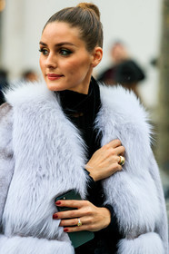 olivia palermo, light grey coat, fur coat, close up detail, make up, make up details, fashion week, frenchystyle, FW, jonathan paciullo, street style, PFW, PARIS, vertical, atmosphere details, detail