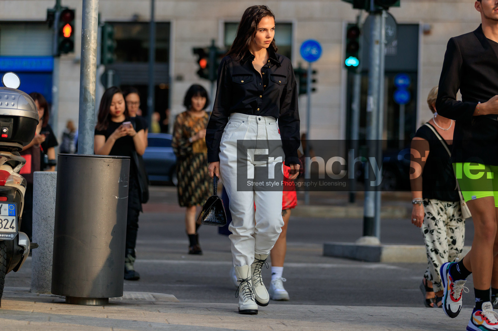 doina ciobanu, black and white look, black shirt, white pants, white jeans, white leather boots, laced boots, black leather bag, hand bag, animal skin bag, high waist pants, fashion week, frenchystyle, FW, jonathan paciullo, street style, MFW, MILAN, SPRING SUMMER 2020, SS 20