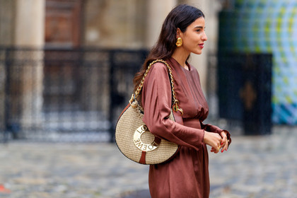 bettina looney, brown dress, long sleeves dress, long dress, silk dress, belted dress, loewe bag, shoulder bag, brown leather bag, golden earrings, big earrings, straw bag, chain strap bag, fashion week, frenchystyle, FW, jonathan paciullo, street style, PFW, PARIS, SPRING SUMMER 2020, SS 20, horizontal, atmosphere details, detail