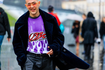 atmosphere details, AUTUMN WINTER 2017-2018, AW 17-18, blue coat, blue fur coat, detail, FALL WINTER 2017-2018, fashion week, frenchystyle, fun sunglasses, Fur coat, FW, FW 17-18, grey pants, horizontal, jonathan paciullo, PARIS, PFW, printed sweater, purple sweater, street style, sunglasses, tattoos, trousers