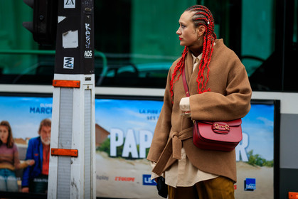 camel coat, camel pants, red hair, plaited hair, red leather bag, crossbody bag, gucci bag, belted coat, light beige shirt, fashion week, frenchystyle, FW, jonathan paciullo, street style, PFW, PARIS, horizontal, atmosphere details, detail
