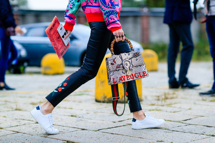 atmosphere details, black pants, detail, elisa nalin, embroidered bag, fashion week, frenchystyle, FW, gucci, horizontal, jonathan paciullo, leather bag, leather pants, leather shoes, leather sneakers, MFW, MILAN, pink cardigan, printed bag, printed jacket, red cardigan, SPRING SUMMER 2017, SS 17, street style, trousers, white sneakers