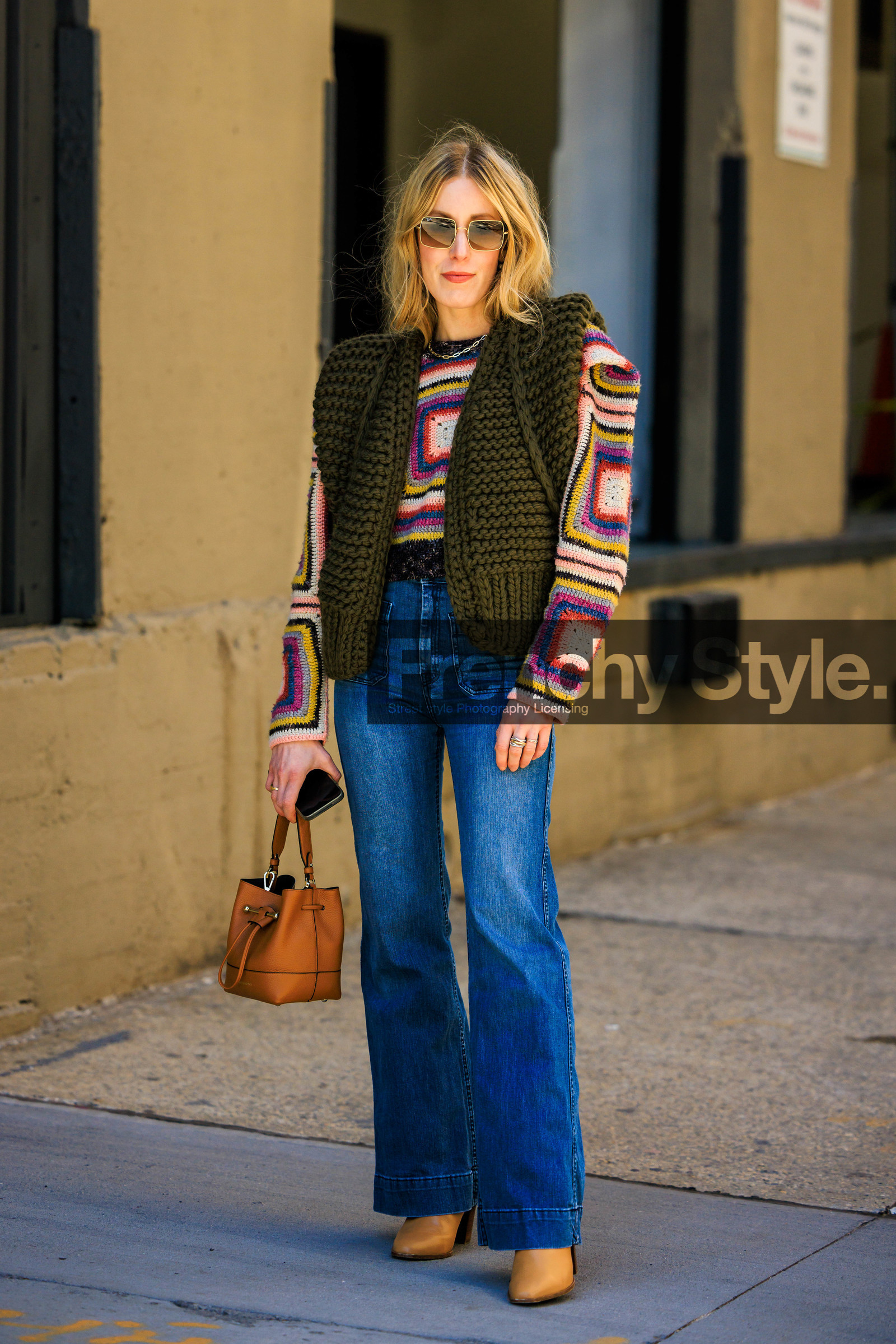 wideleg blue jeans, wideleg pants, kaki sleveless veste, knitted multicolor jumper, knits, knitwear, camel bottines, camel bucket bag, rayban sunglasses, 70S look, fashion week, frenchystyle, FW, jonathan paciullo, street style, NYFW, NEW YORK, AUTUMN WINTER 2022-2023, FALL WINTER 2022_2023, FW 22-23, vertical, full length