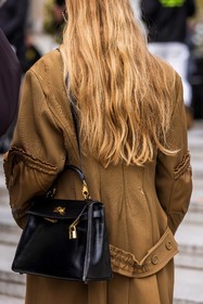 back, back detail, beige cot, birkin bag, blond hair, coat, hermes bag, fashion week, frenchystyle, FW, jonathan paciullo, street style, PFW, PARIS, SPRING SUMMER 2022, SS 22, vertical, atmosphere details