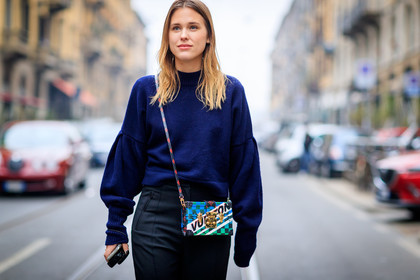 atmosphere details, AUTUMN WINTER 2017-2018, AW 17-18, black pants, blue sweater, checked bag, detail, FALL WINTER 2017-2018, fashion week, frenchystyle, FW, FW 17-18, graphic bag, horizontal, jonathan paciullo, leather bag, louis vuitton, MFW, MILAN, monogram, multicolor bag, plaid, printed bag, street style, trousers