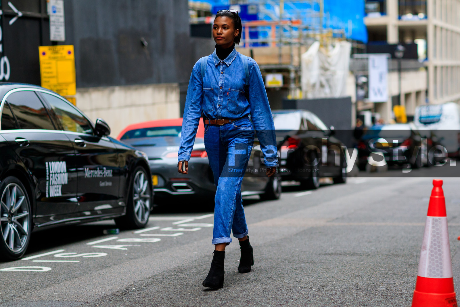 black shoes, blue denim, denim pants, denim shirt, high heels, jeans, leather shoes, levi's, levi's strauss, model, trousers, fashion week, frenchystyle, FW, jonathan paciullo, street style, LFW, LONDON, SPRING SUMMER 2019, SS 19, atmosphere details, horizontal, full length