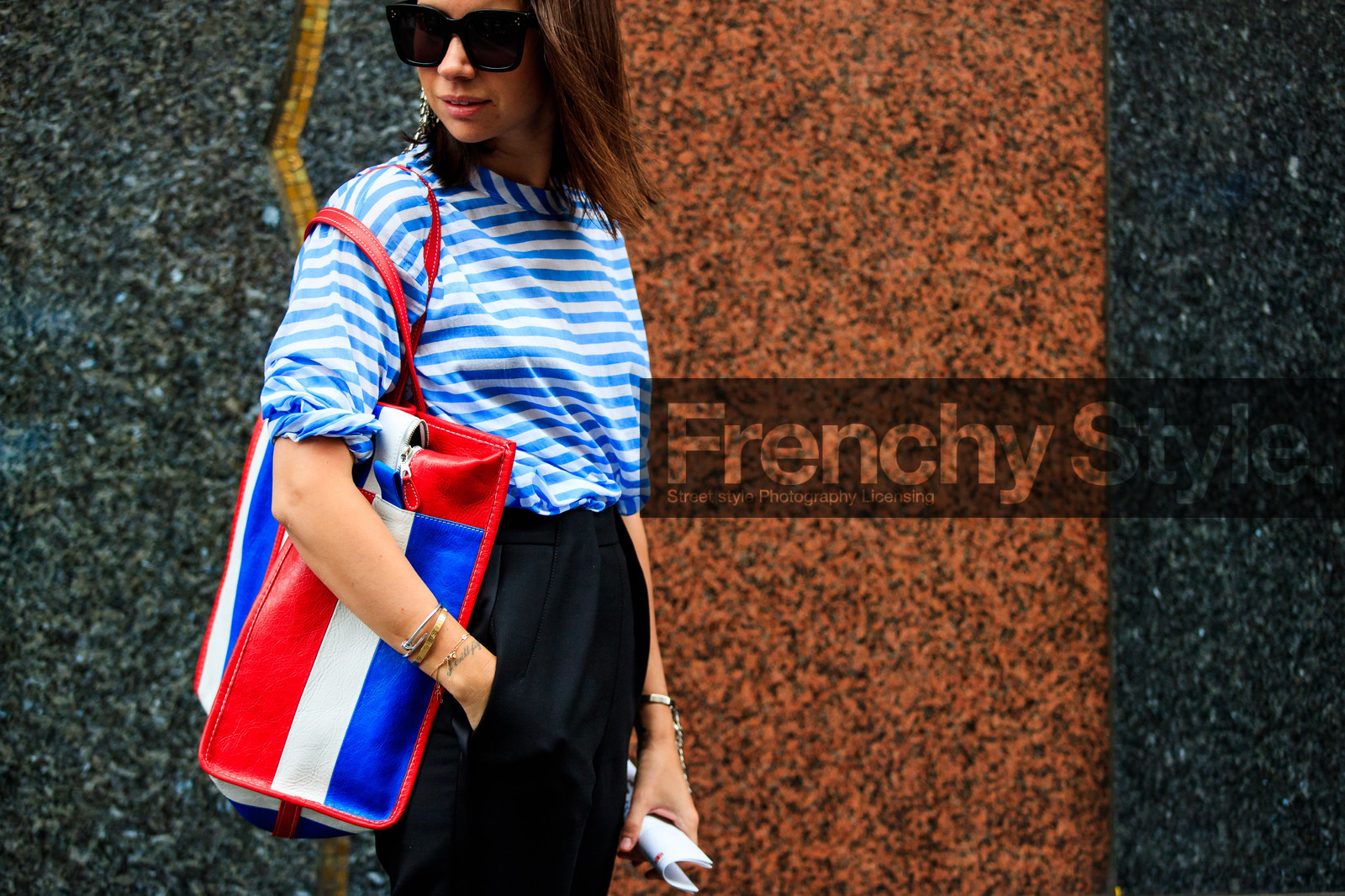 atmosphere details, AUTUMN WINTER 2016-2017, AW 16-17, black, black pants, blue, céline, detail, earrings, FALL WINTER 2016-2017, fashion week, frenchystyle, FW, FW 16-17, geometric, graphic bag, graphic top, HAUTE COUTURE, horizontal, jonathan paciullo, leather bag, MENSWEAR, multicolor bag, natasha goldenberg, PARIS, PFW, red, street style, striped bag, striped t shirt, stripes, sunglasses, trousers, white