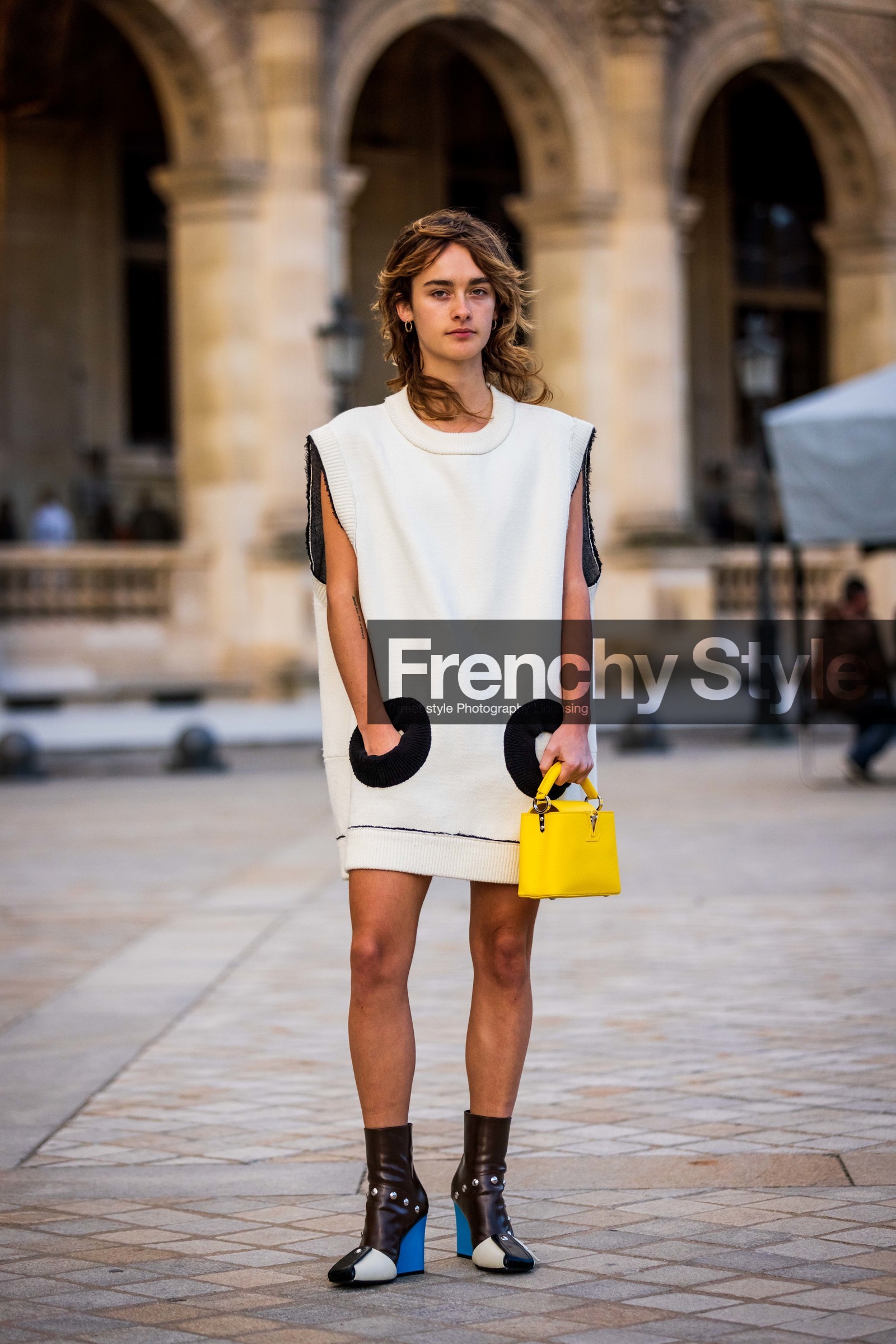 Spring street patent leather handbag Louis Vuitton Yellow in