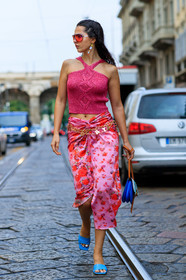 doina ciobanu, blue leather sandals, open toe shoes, aviator sunglasses, blue leather bag, camel leather bag, carrera sunglasses, chain belt, cropped top, floral printed skirt, knit top, lurex top, mid long skirt, peter pilotto bag, pink skirt, pink sunglasses, pink top, silk skirt, split skirt, dangling earrings, stone earrings, diamond earrings, fashion week, frenchystyle, FW, jonathan paciullo, street style, MFW, MILAN, SPRING SUMMER 2020, SS 20