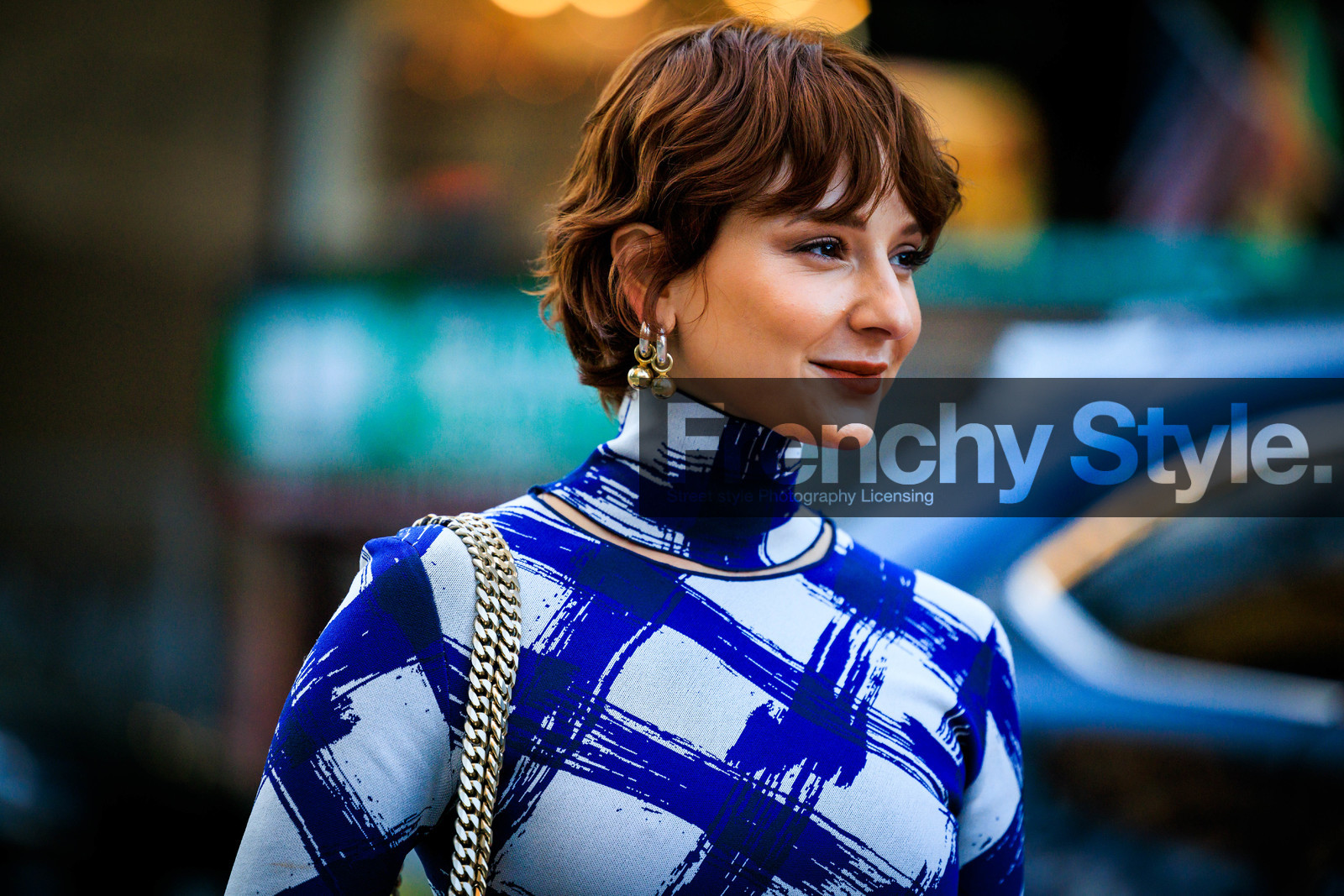 details, close up, short hair, blue and white print dress, alyssa coscarelli, fashion week, frenchystyle, FW, jonathan paciullo, street style, NYFW, NEW YORK, AUTUMN WINTER 2022-2023, FALL WINTER 2022_2023, FW 22-23, atmosphere details, horizontal