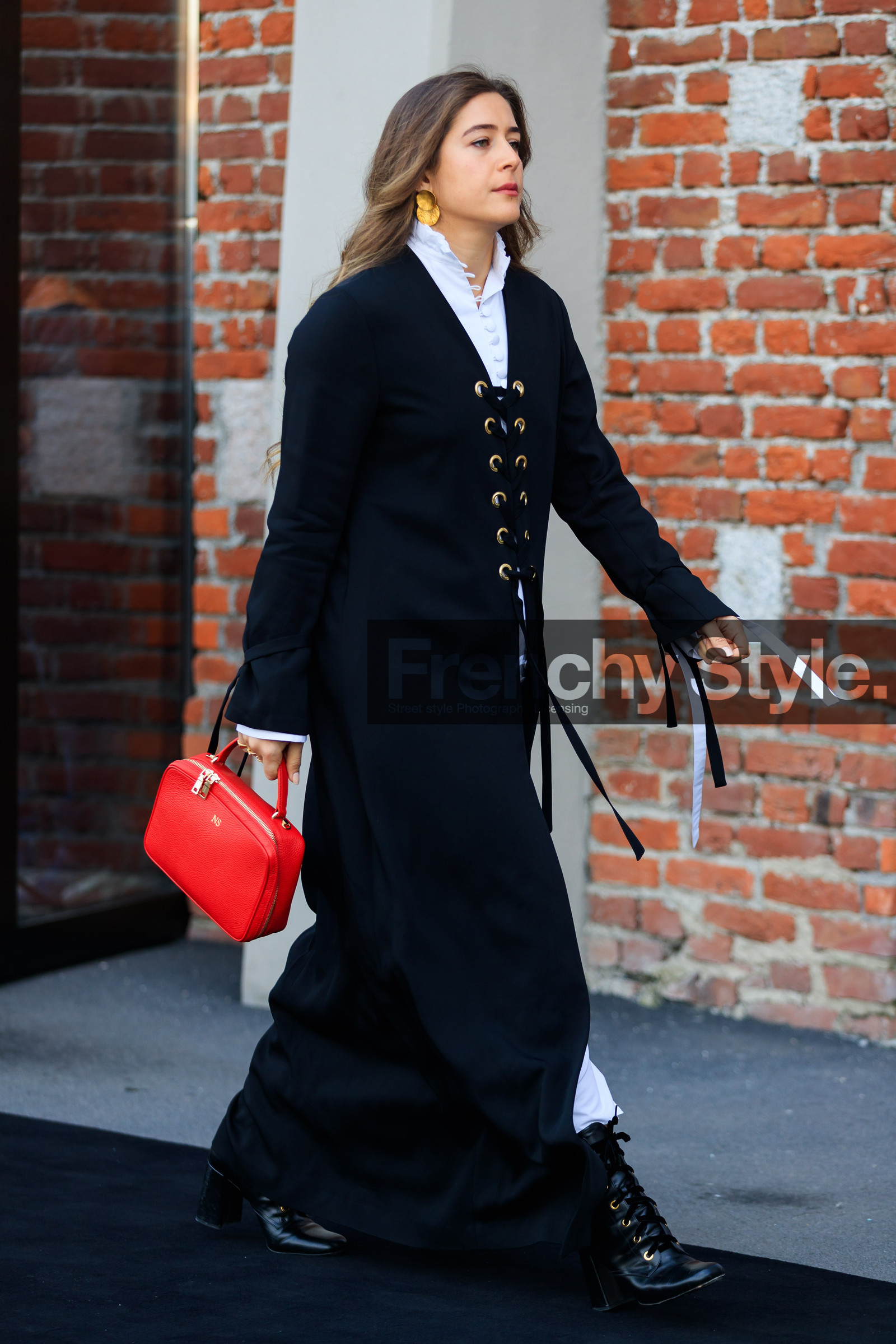 black dress, black shoes, earrings, high heels, leather bag, leather shoes, red bag, ruffles, white shirt, fashion week, frenchystyle, FW, jonathan paciullo, street style, MFW, MILAN, AUTUMN WINTER 2018-2019, FALL WINTER 2018-2019, FW 18-19, vertical, full length