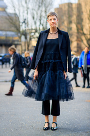 AUTUMN WINTER 2017-2018, AW 17-18, babies, black dress, black jacket, black pants, black shoes, blazer, FALL WINTER 2017-2018, fashion week, frenchystyle, full length, FW, FW 17-18, jonathan paciullo, leather shoes, LFW, LONDON, street style, tone on tone, total look black, trousers, tulle, varnished leather shoes, vertical