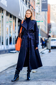black coat, black shoes, black turtleneck, high heels, leather bag, leather shoes, orange bag, trench coat, street style, jonathan paciullo, FW, frenchystyle, fashion week, NYFW, NEW YORK, AUTUMN WINTER 2018-2019, AW 18-19, FALL WINTER 2018-2019, FW 18-19, vertical, full length, model