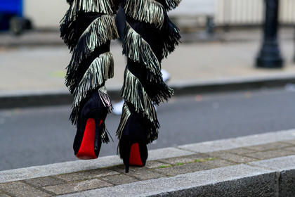 patricia manfield, louboutin boots, high boots, fringe boots, silvered boots, metalic boots, golden boots, fashion week, frenchystyle, FW, jonathan paciullo, street style, atmosphere details, horizontal, detail