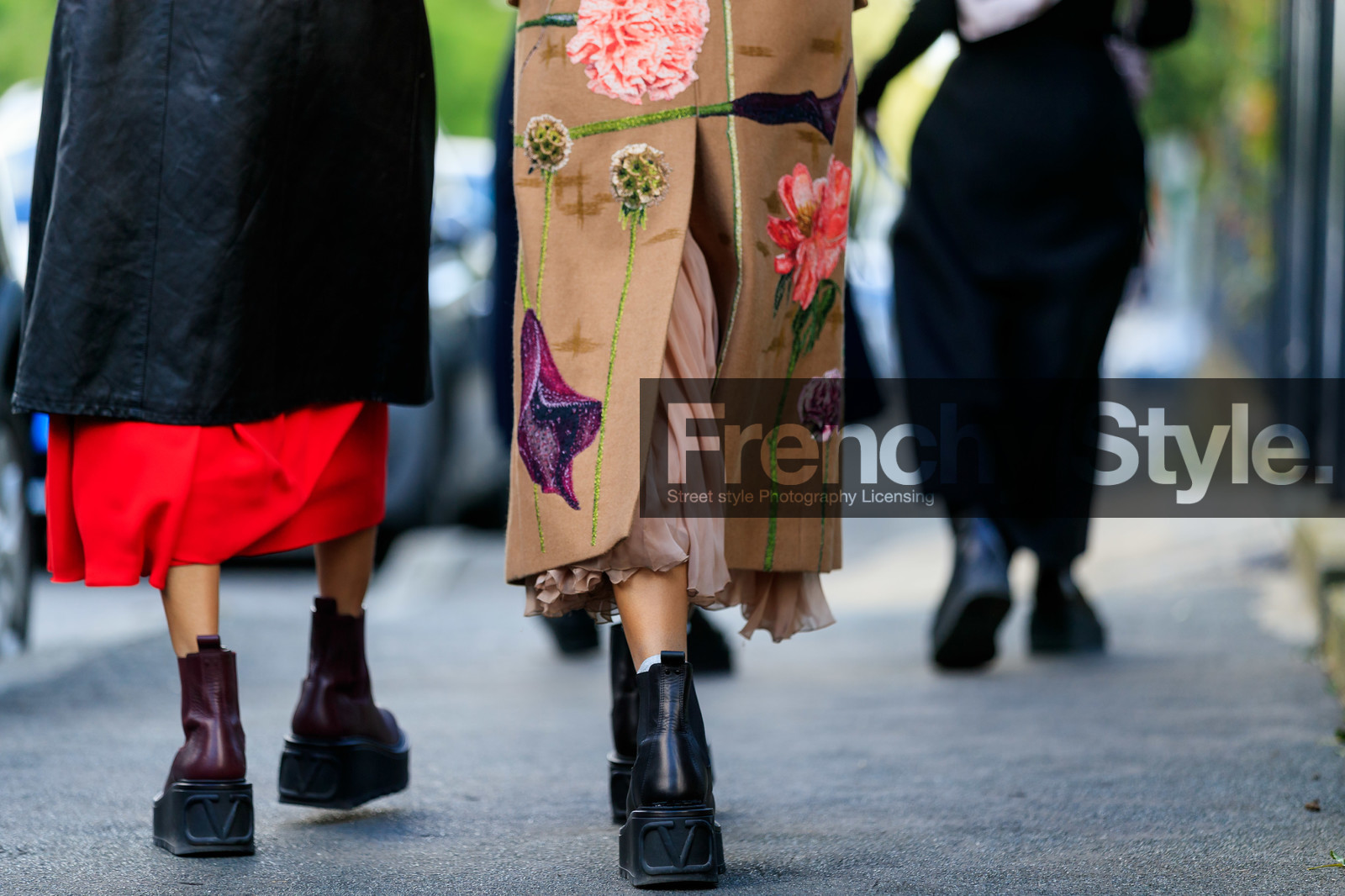back details, shoes detail, black leather boots, burgundy leather boots, low boots, big sole boots, flat boots, valentino shoes, street style, jonathan paciullo, FW, frenchystyle, fashion week, MFW, MILAN, SPRING SUMMER 2021, SS 21, horizontal, atmosphere details, detail